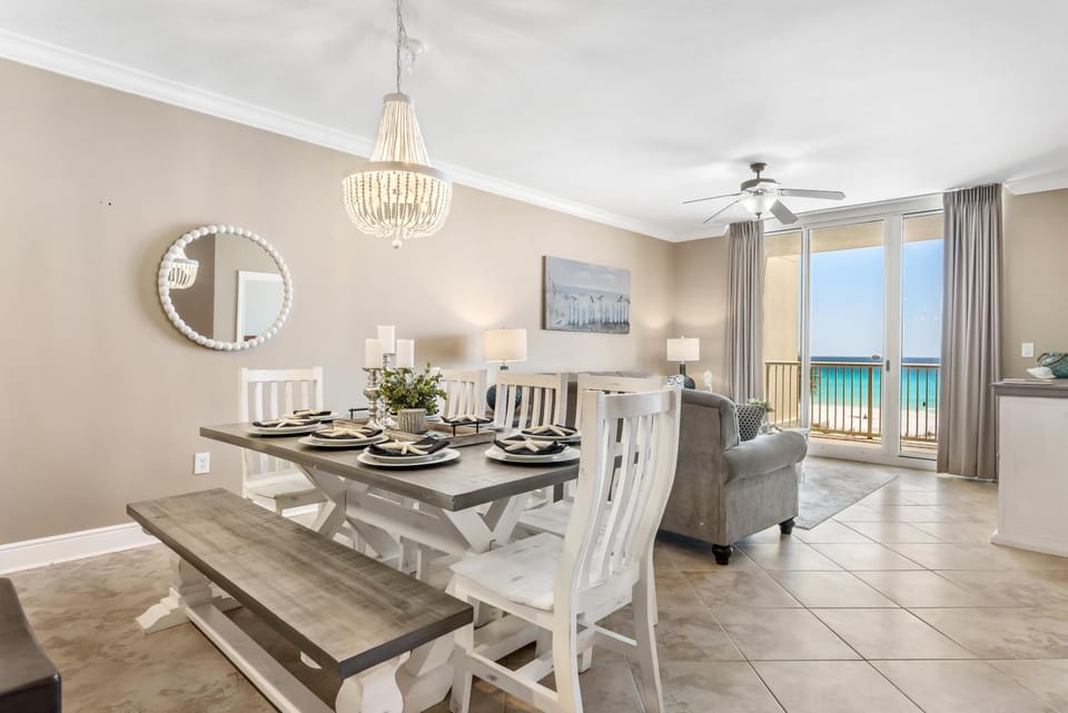Azure 305 - Beachfront Luxury Retreat Apartment in Okaloosa Island