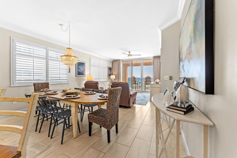 Azure 501 - Beachfront Luxury & Stunning Ocean Views! Apartment in Okaloosa Island