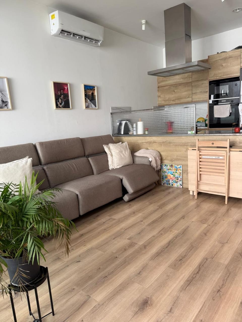 Casa unifamiliar con piscina privada, a tan solo 5 min de la playa y solo 10min de Barcelona House in Badalona