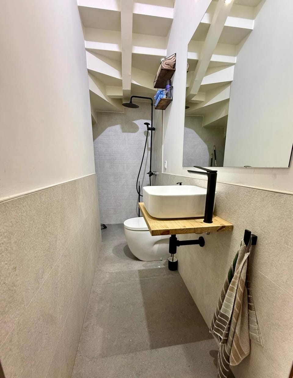 Casa unifamiliar con piscina privada, a tan solo 5 min de la playa y solo 10min de Barcelona House in Badalona