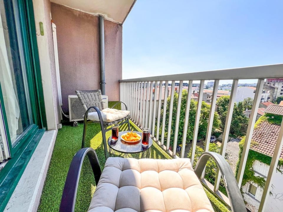 Doux Pavillon - Le Strada - box - air conditioning - tram 5 min away Apartment in Villeurbanne