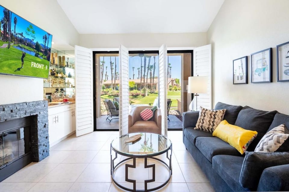 Patio, Golfcourse, Living room