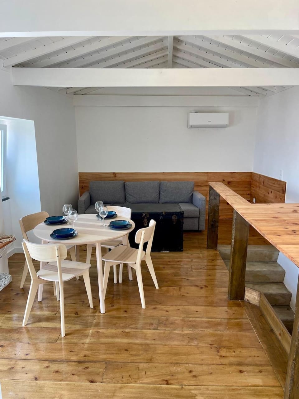 Living room, Seating area, air conditioner