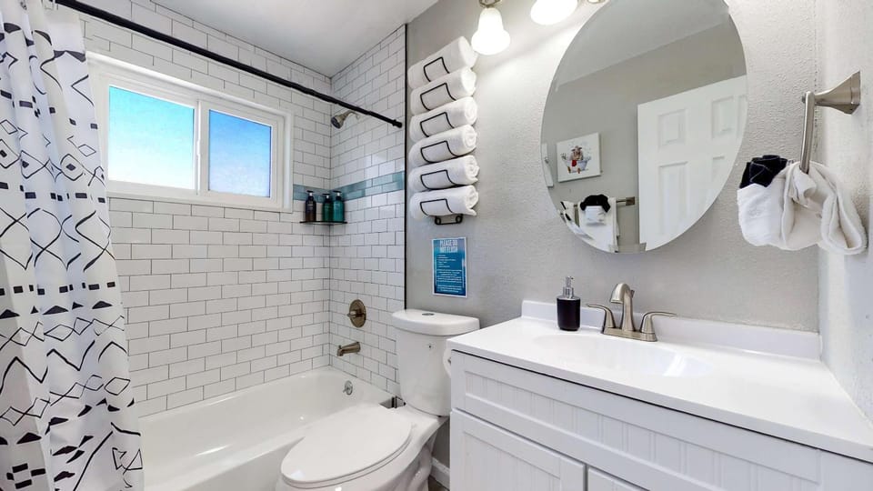 Shower, Toilet, Bathroom, Bath, towels