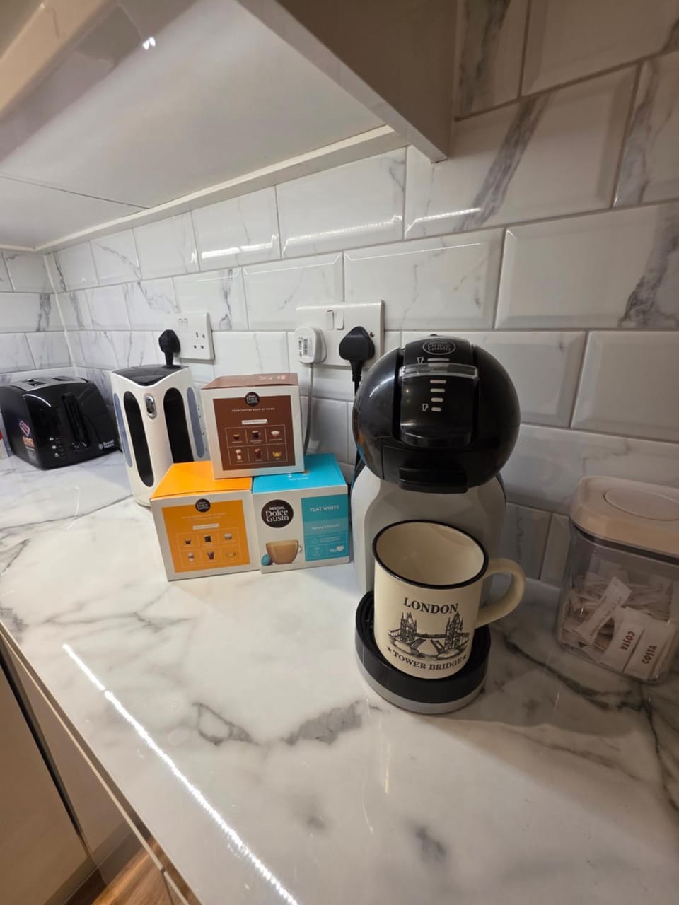 Coffee/tea facilities, Kitchen or kitchenette