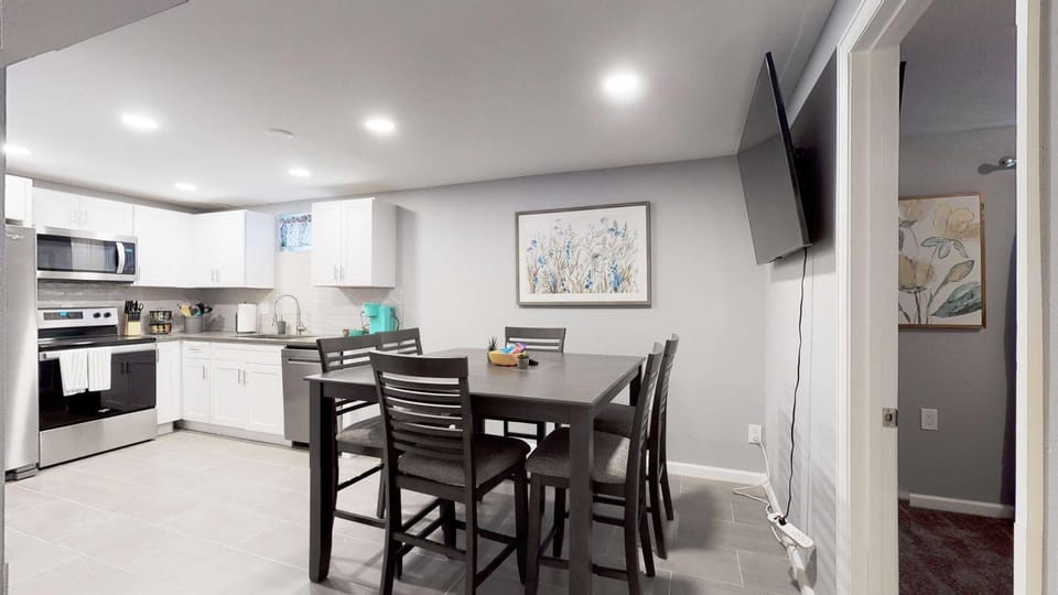 TV and multimedia, Kitchen or kitchenette, Seating area, Dining area, dishwasher, oven