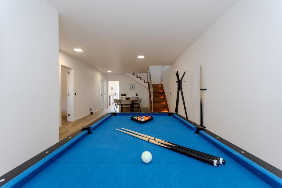 Billiard, Game Room