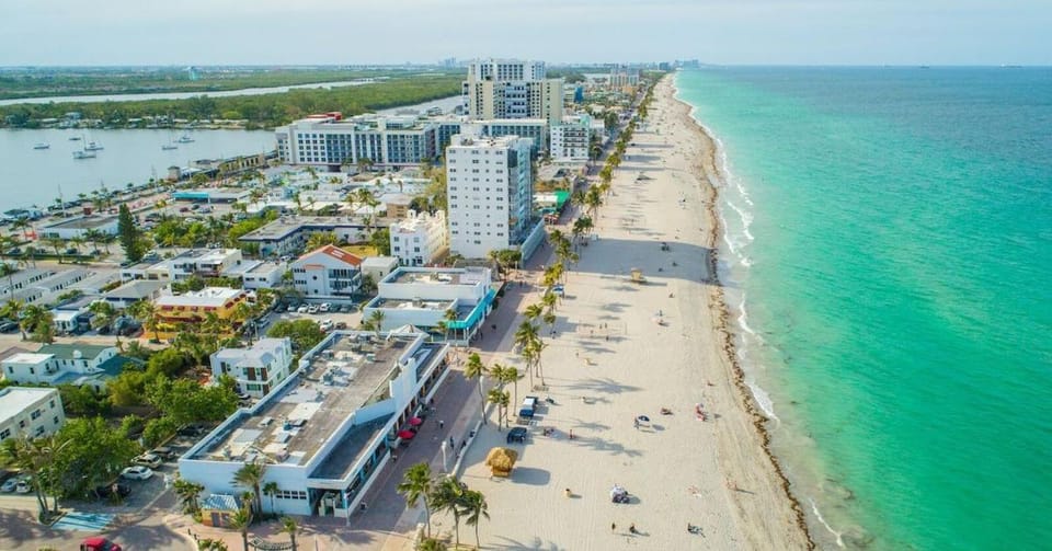 New Luxury Beachfront Condo with Rooftop Pool Apartment in Hollywood Beach