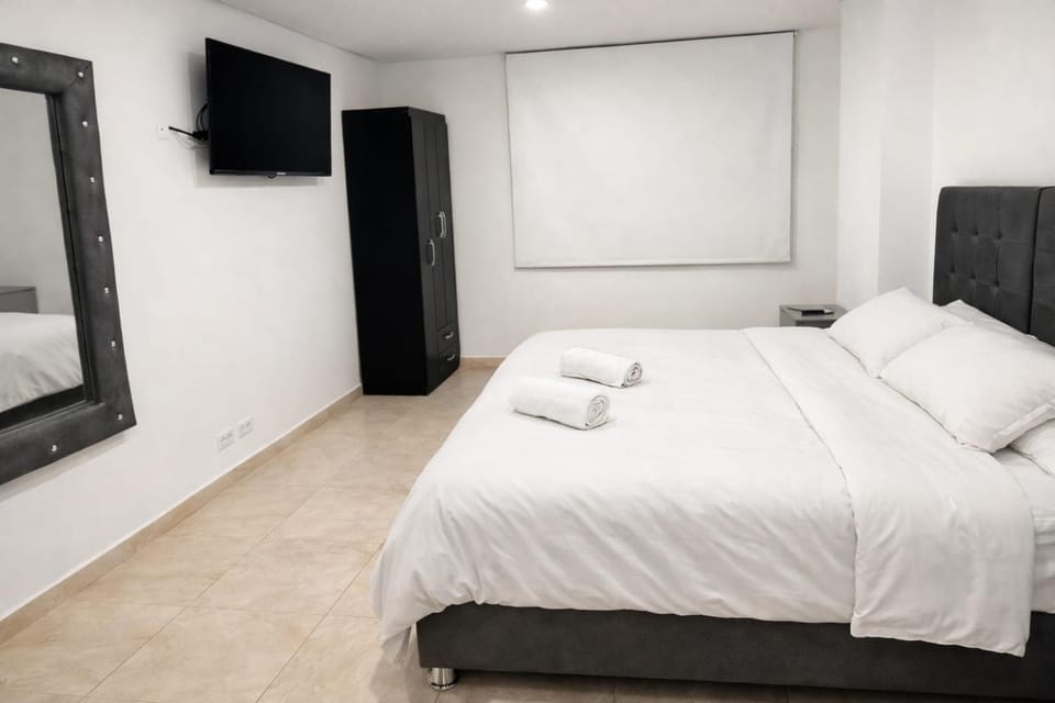Bed, TV and multimedia, Photo of the whole room, Evening entertainment, Bedroom, towels, wardrobe