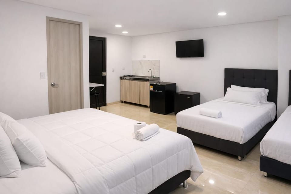 Bed, TV and multimedia, Kitchen or kitchenette, Photo of the whole room, Bedroom, towels