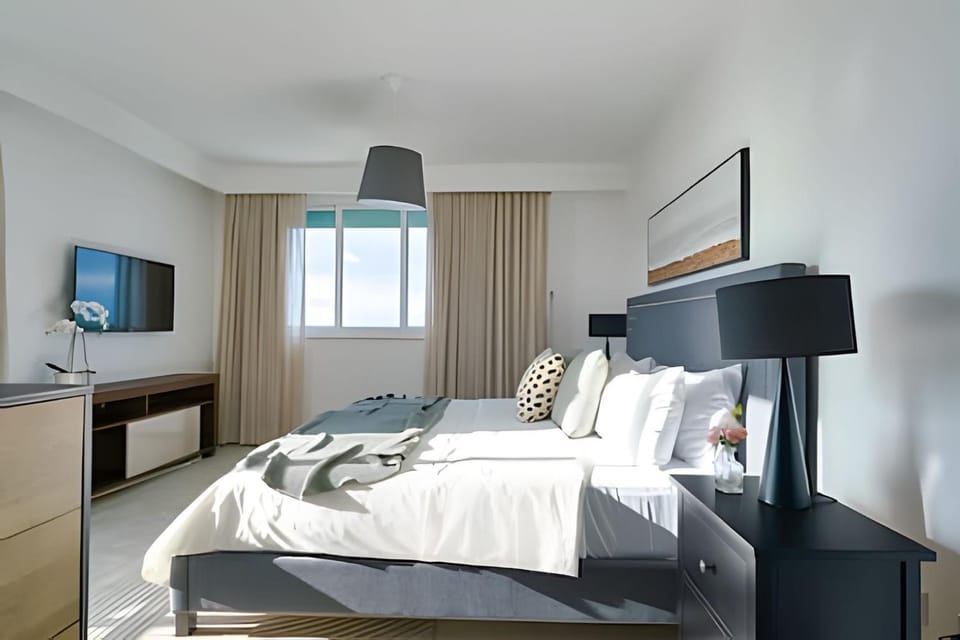 Bedroom, City view, Sea view