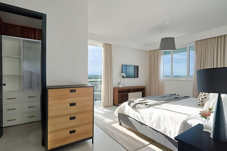 Balcony/Terrace, Bedroom, City view, Sea view