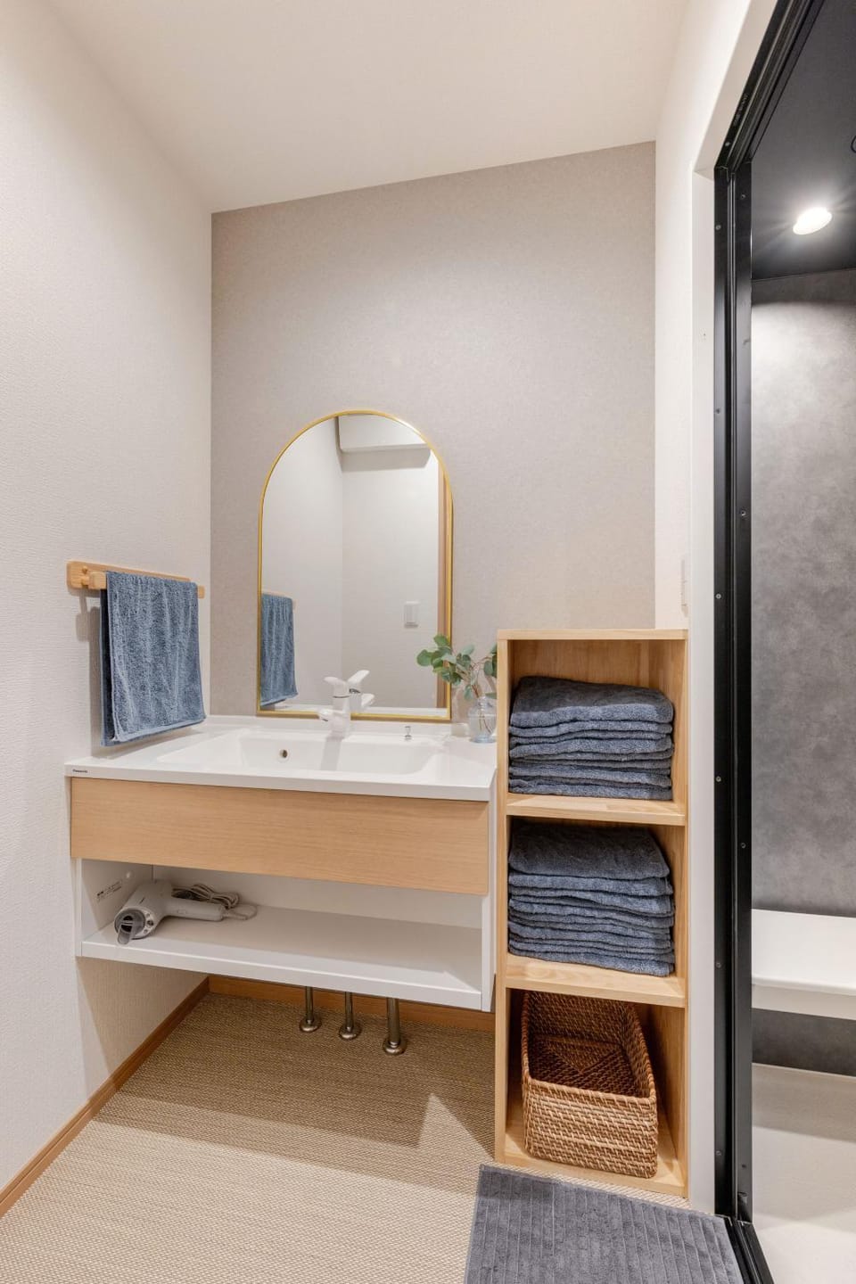 Bathroom, towels