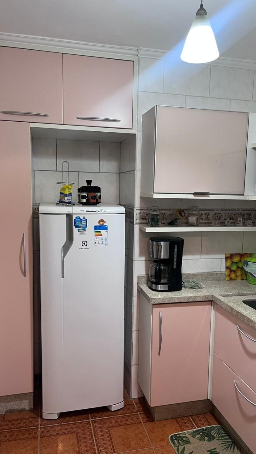 Kitchen or kitchenette, microwave, minibar, oven, stove