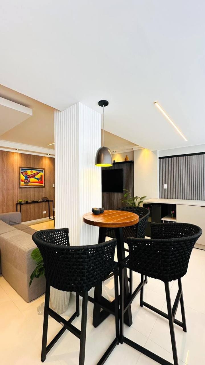 Kitchen or kitchenette, Dining area, minibar