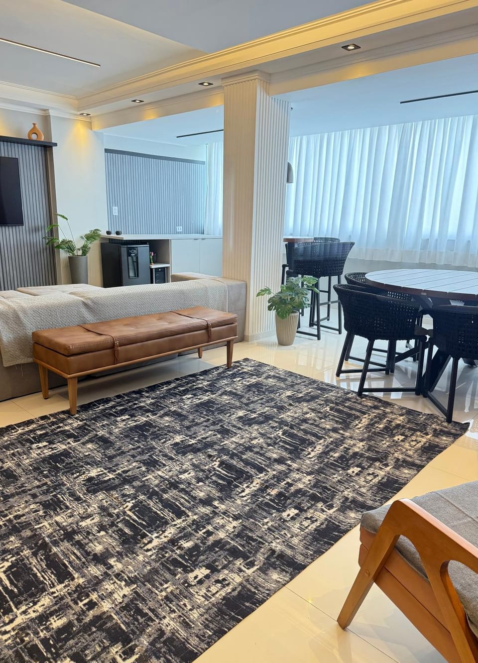 TV and multimedia, Living room, Seating area, Dining area