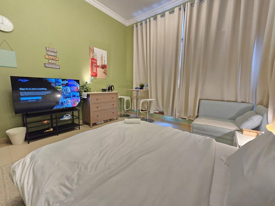 Charming Studio Near World Trade Center & Subway Apartment in Dubai