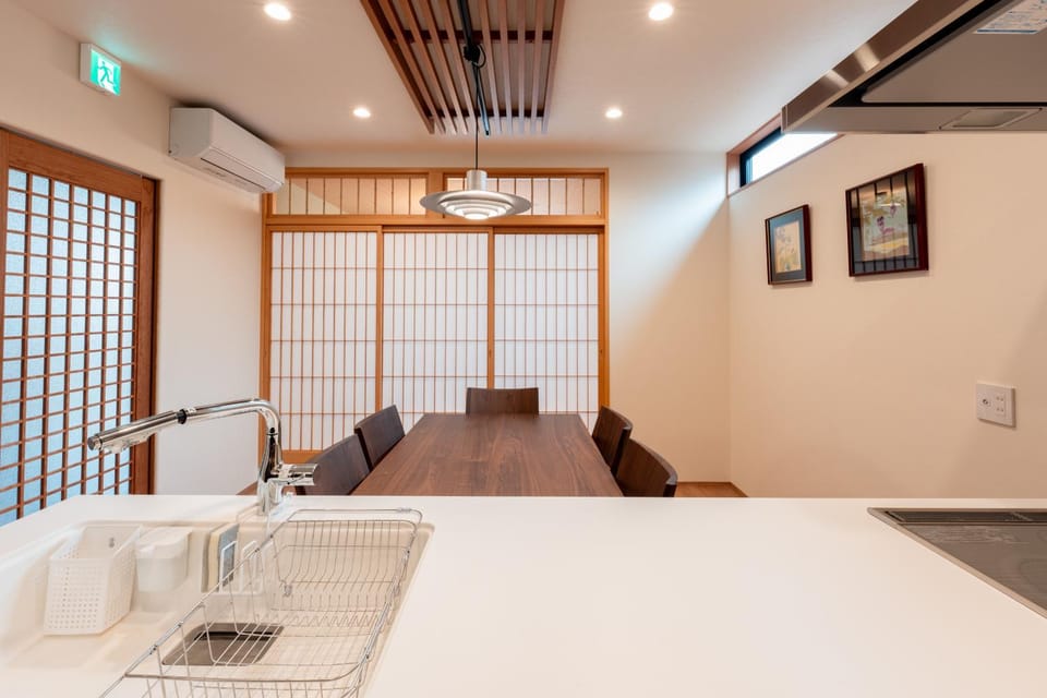 Restaurant/places to eat, Seating area