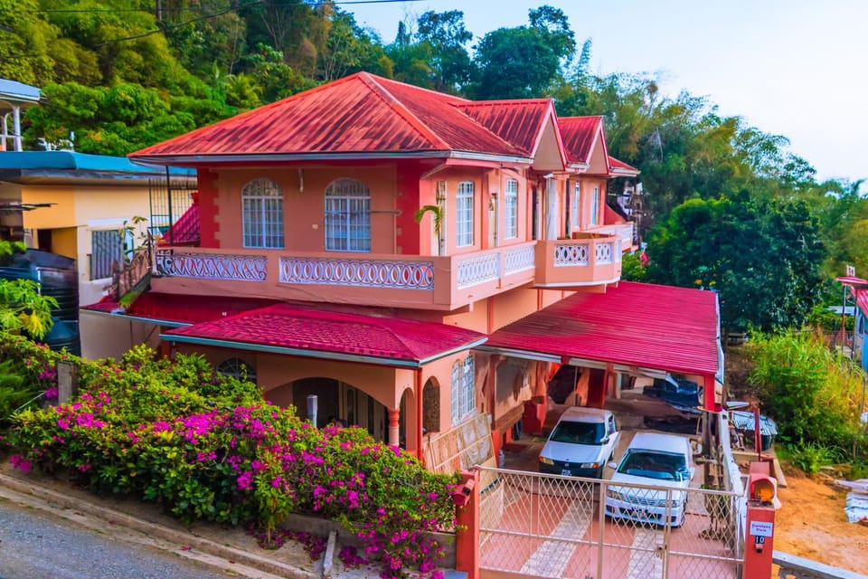 Property building, Natural landscape, Street view, Location, Parking