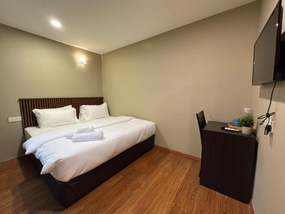 Photo of the whole room, Bedroom
