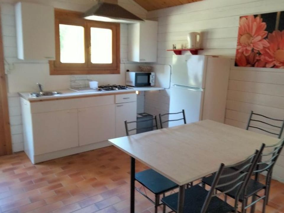Chalet 63m² pour 5 personnes avec terrasse - API-1-52-295 Campground/ 
RV Resort in Nouvelle-Aquitaine