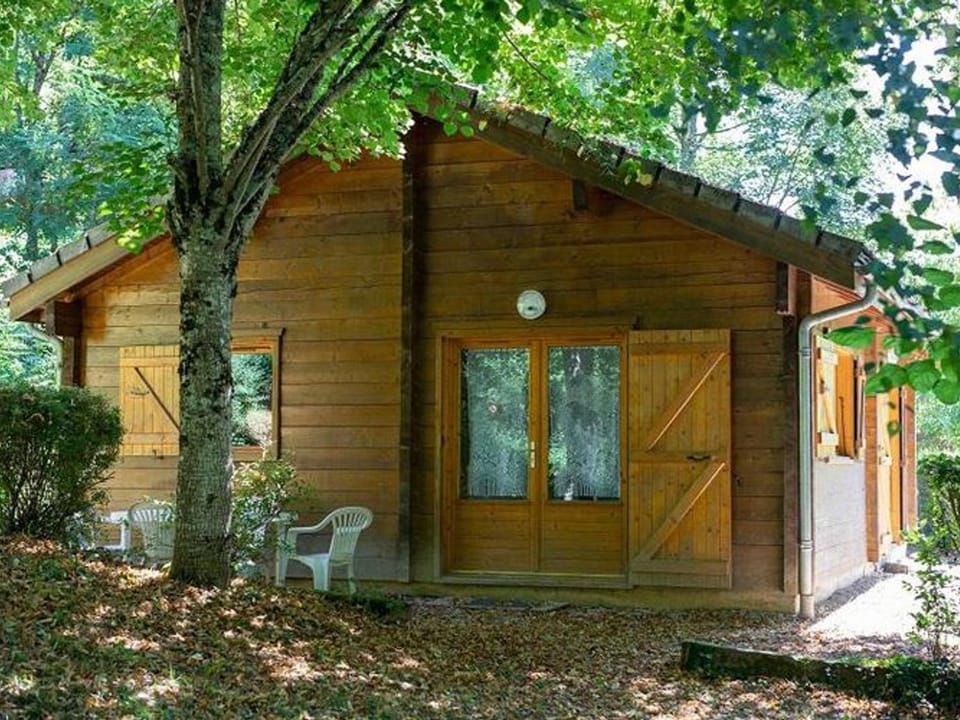 Chalet 52m² avec terrasse à Sauveterre-de-Rouergue - API-1-52-366 Campground/ 
RV Resort in Occitanie