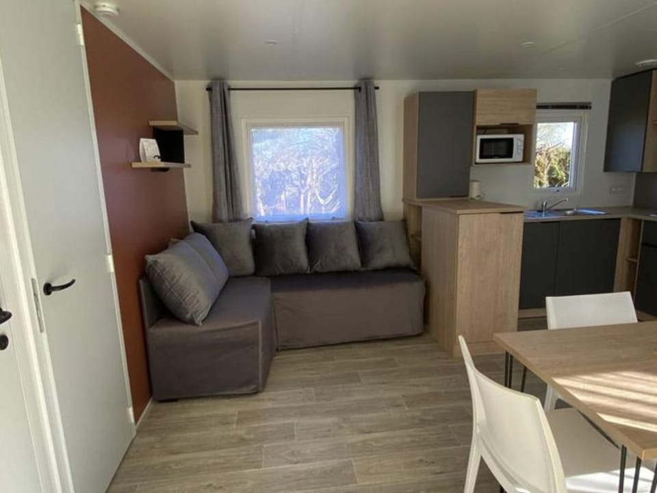 Mobil home avec terrasse à Guégon - API-1-52-558 Campground/ 
RV Resort in Brittany