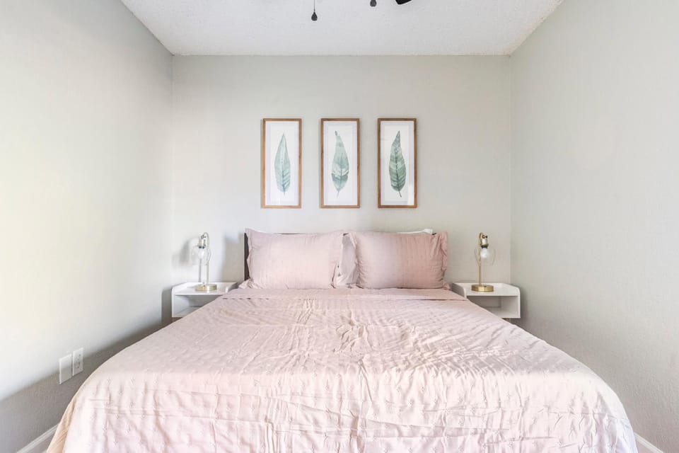 1 Mile to Stadium, Dog Friendly, Pool, Parking House in Auburn