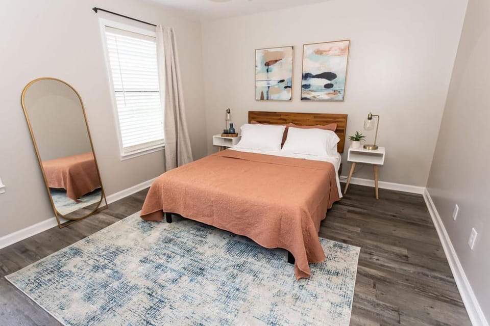 Newly Renovated, Dog Friendly, Stocked Kitchen House in Dothan