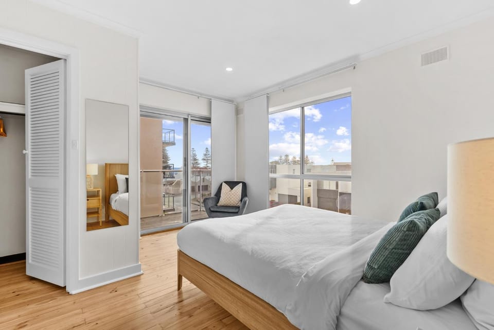 Coastal Getaway, Steps to Henley Beach! Apartment in Adelaide