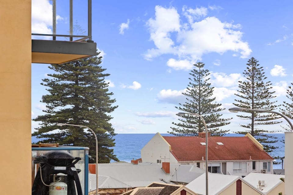 Coastal Getaway, Steps to Henley Beach! Apartment in Adelaide