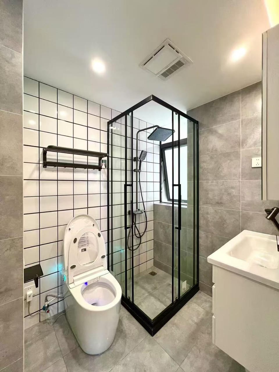 Shower, Toilet, Bathroom, towels