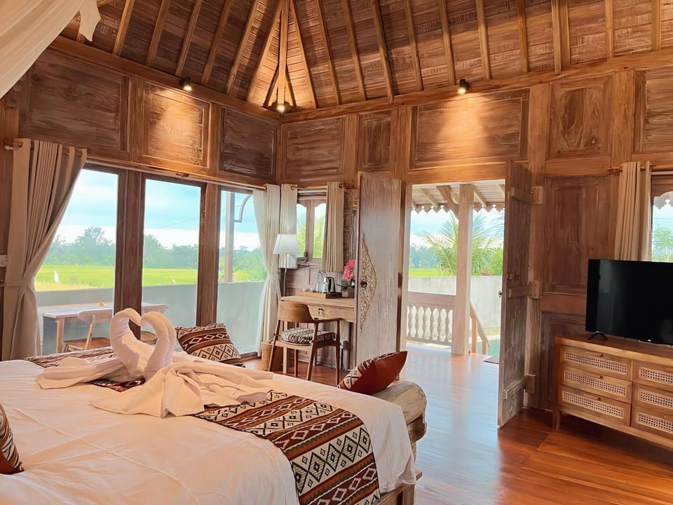 Bed, Natural landscape, TV and multimedia, View (from property/room), Photo of the whole room, Bedroom