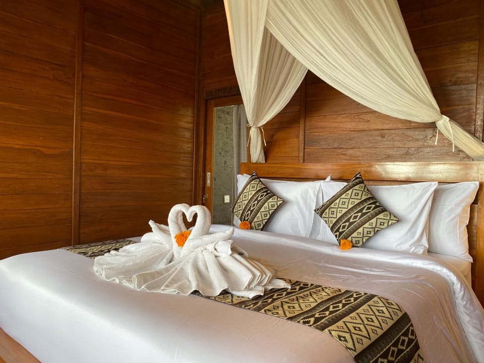 Bed, Bedroom, towels
