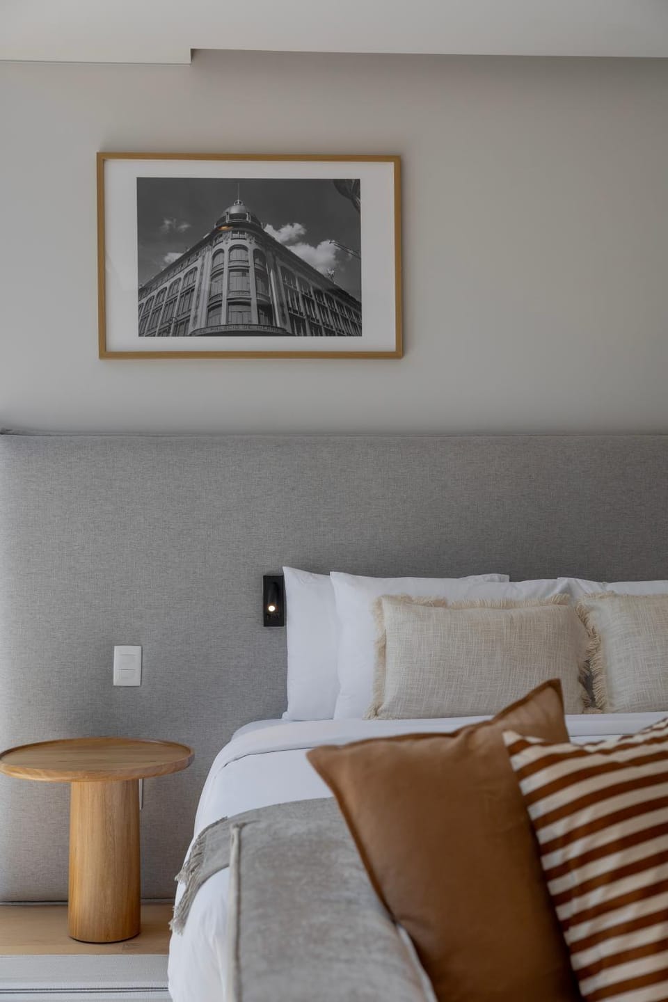 Bed, Photo of the whole room, Seating area, Bedroom