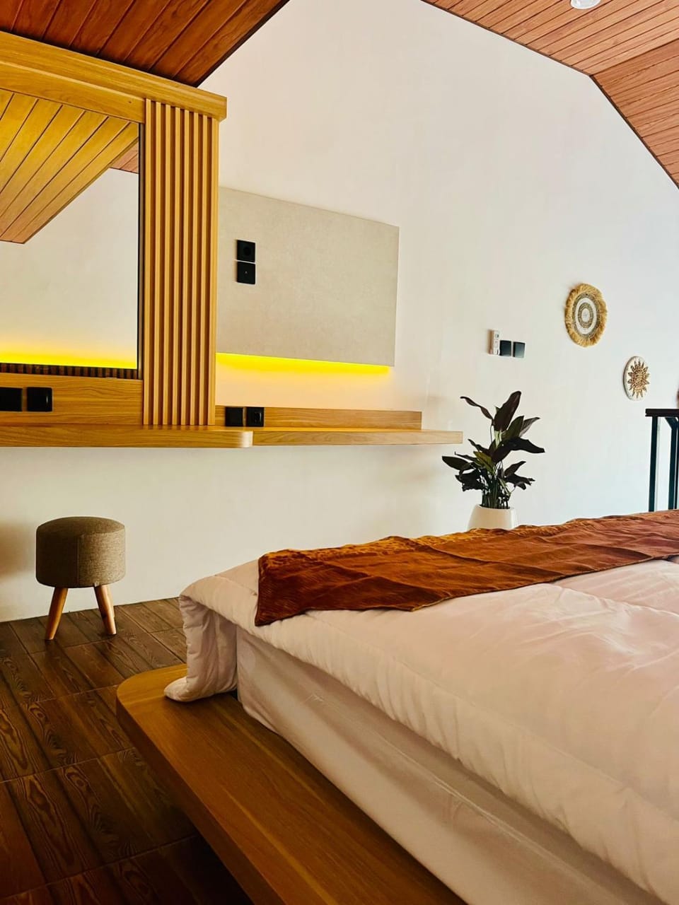 Bed, Bedroom