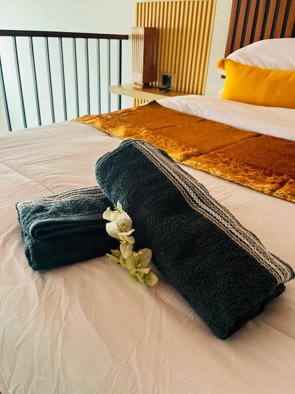 Bedroom, towels
