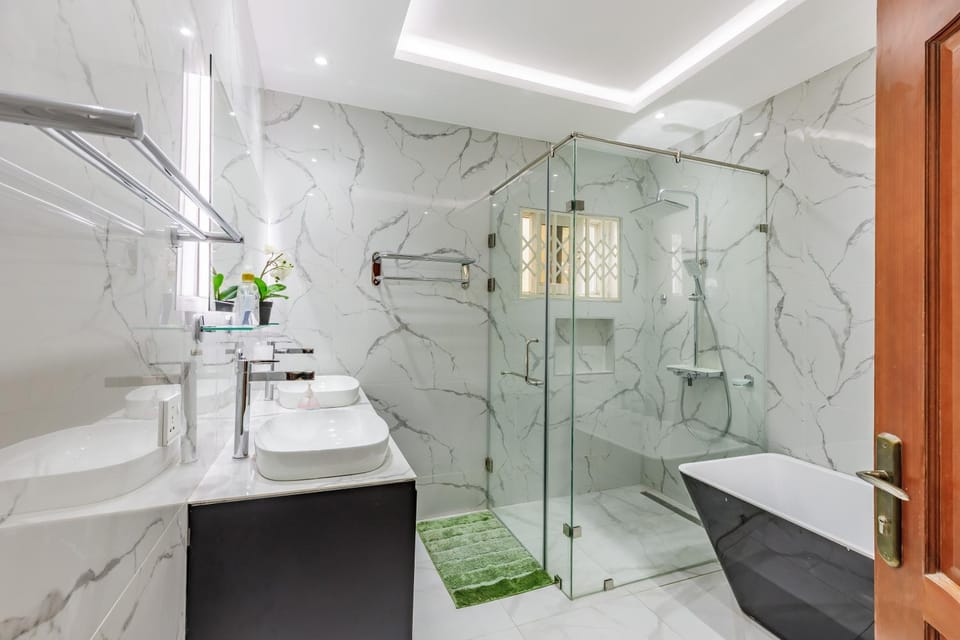 Shower, Toilet, Bathroom, Bath