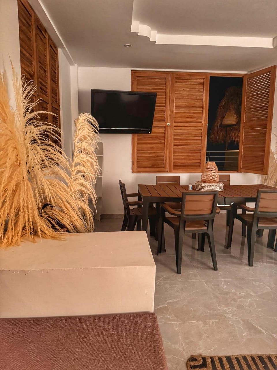 TV and multimedia, Living room, Dining area