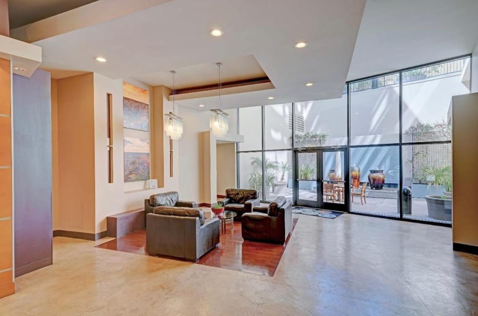 Gaslamp District Heart of San Diego Apartment in Gaslamp Quarter