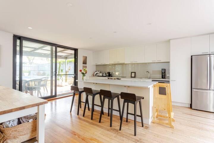 BORE1 - Coastal Family Getaway House in Perth