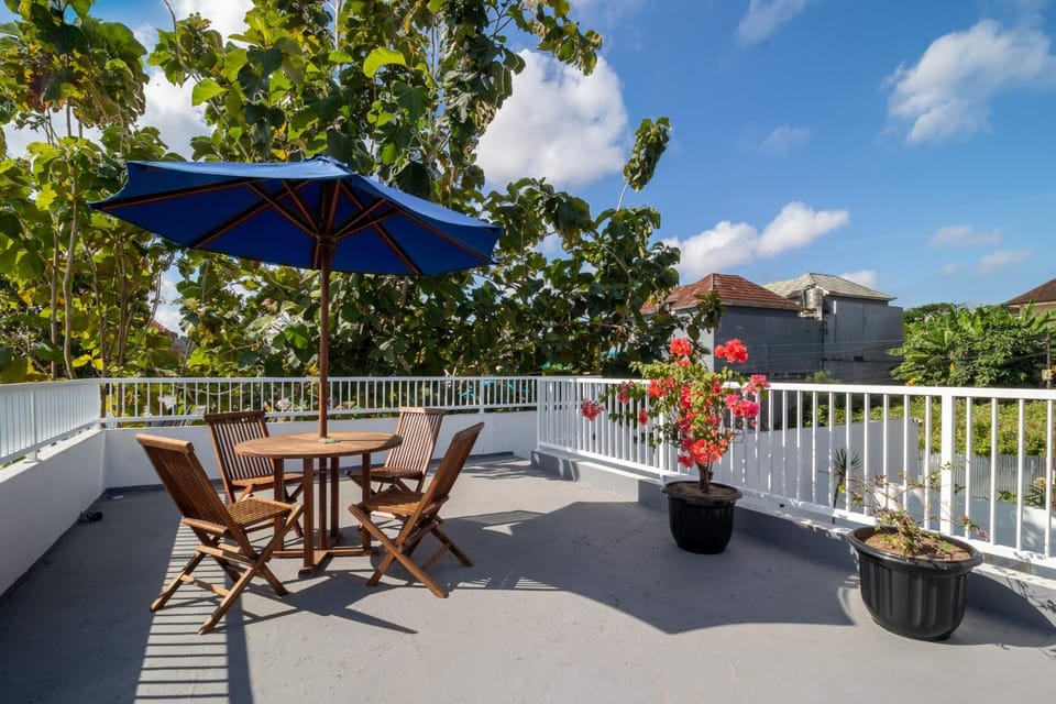 Property building, View (from property/room), Balcony/Terrace, Dining area