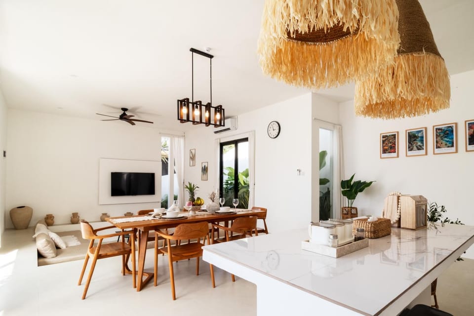Property building, TV and multimedia, View (from property/room), Living room, Dining area, air conditioner