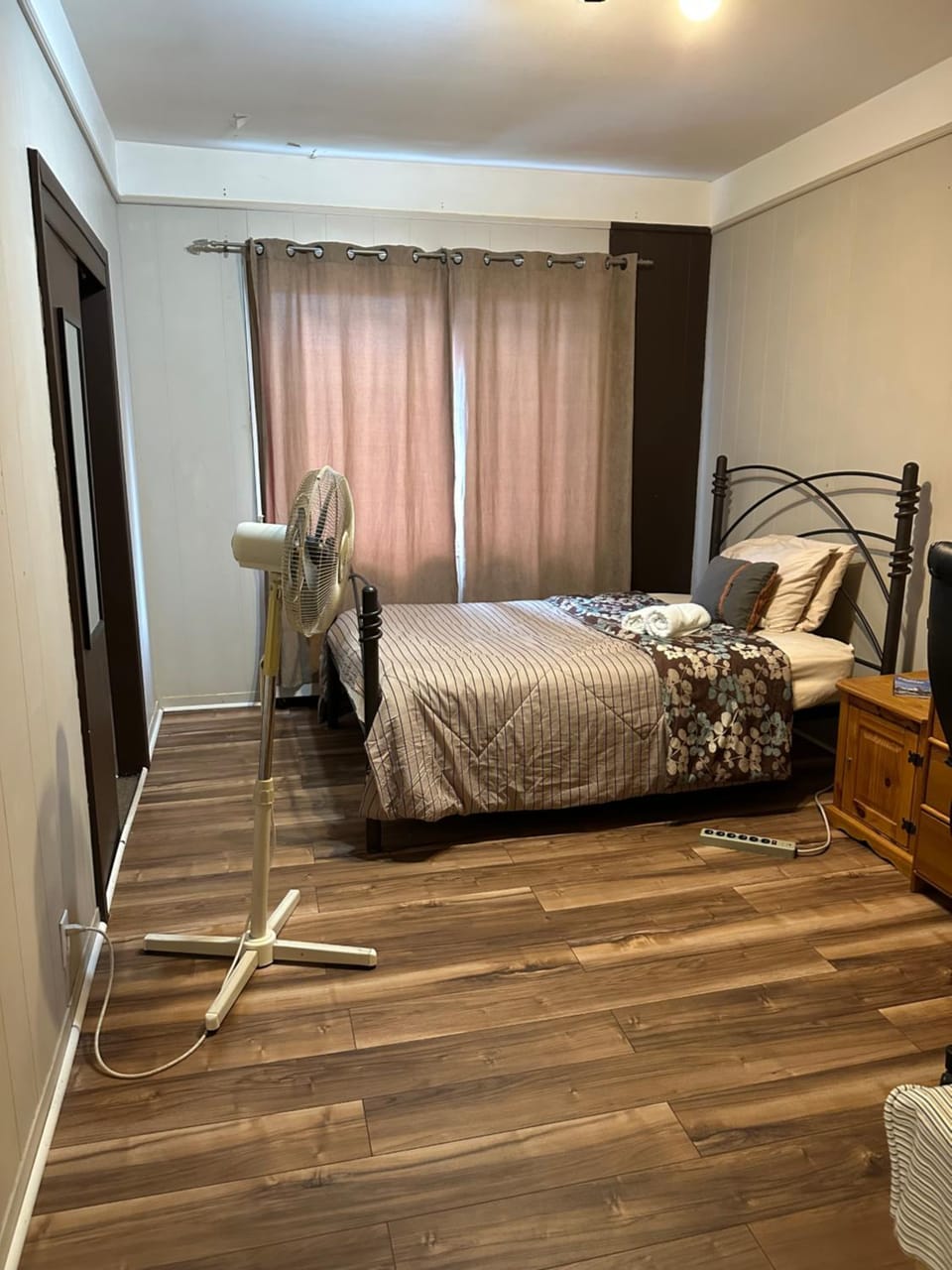 Private Room Not Entire Apt Steps DownTown 18Mins Airport Apartment in Montreal
