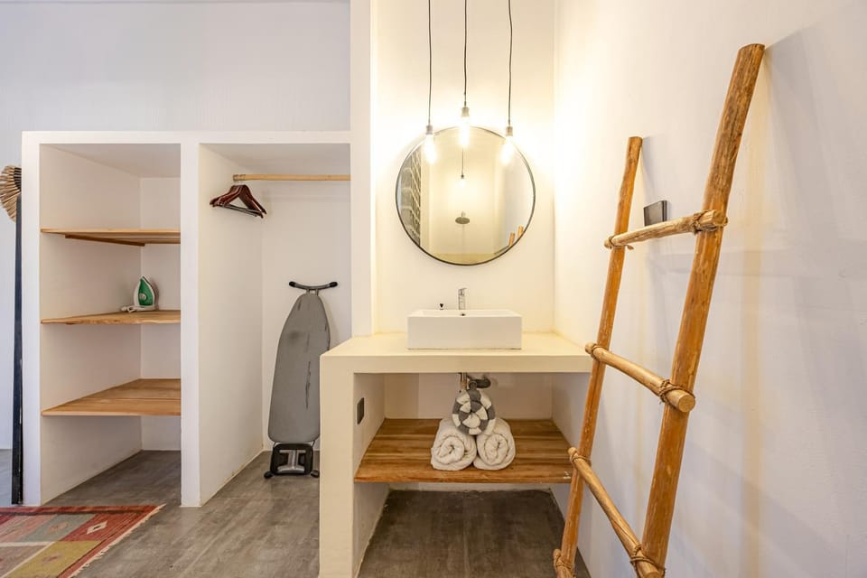 Bathroom, wardrobe