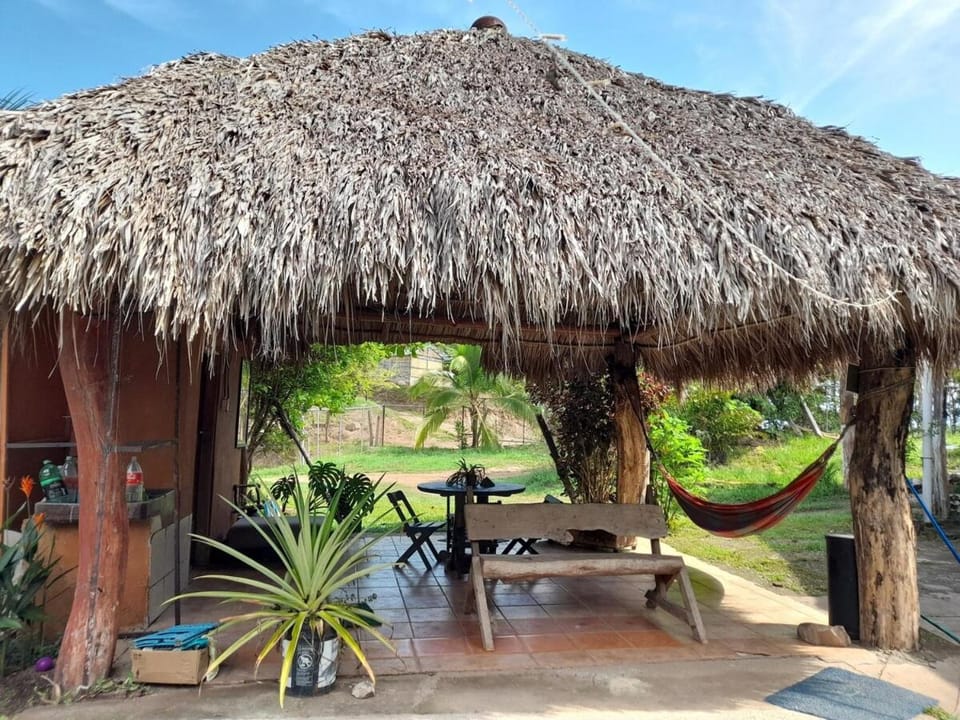 Casa Rústica Rancho de Lía- Vacacional House in San José Province