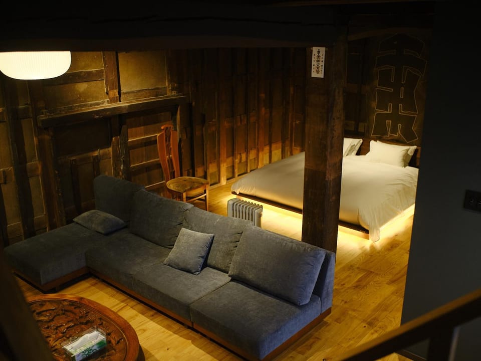 Bed, Living room, Photo of the whole room, Seating area, Bedroom