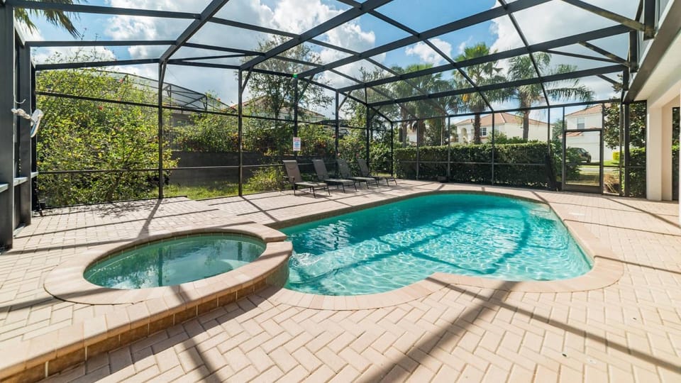 Private 6 Bed 4 Bath Villa- Cozy family vacation home sleeps up to 12 guests Villa in Windsor Hills