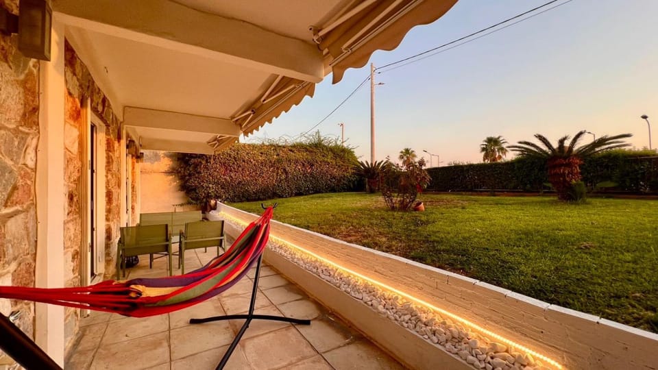 Patio, Day, Garden, Garden view, sunbed