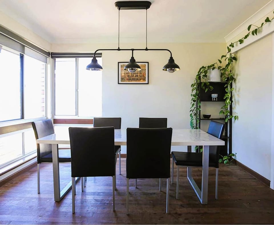 Seating area, Dining area, pet friendly